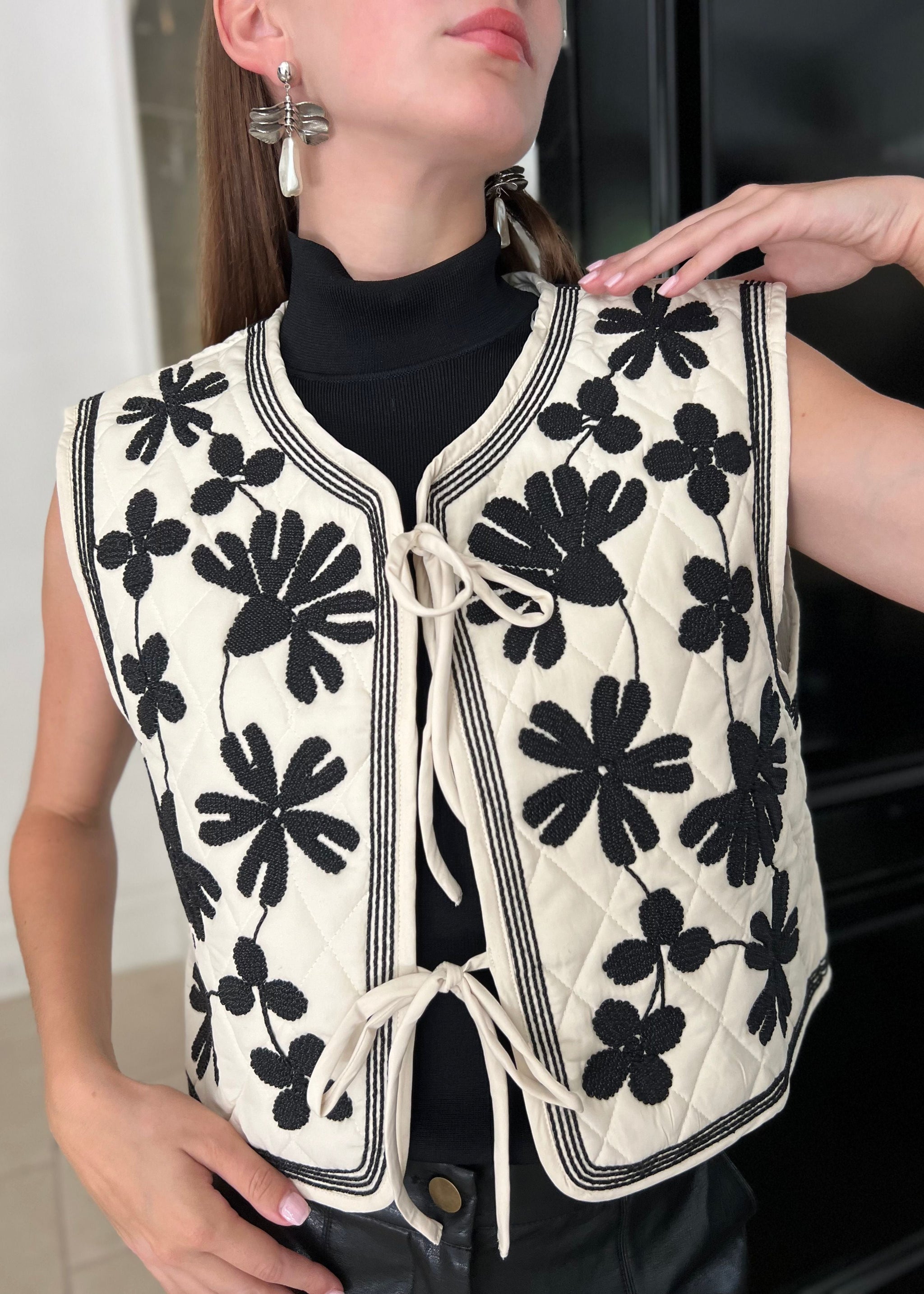 新品 todayful Embroidery Middle Vest エクリュ TODAYFUL Embroidery Middle Vest エクリュ