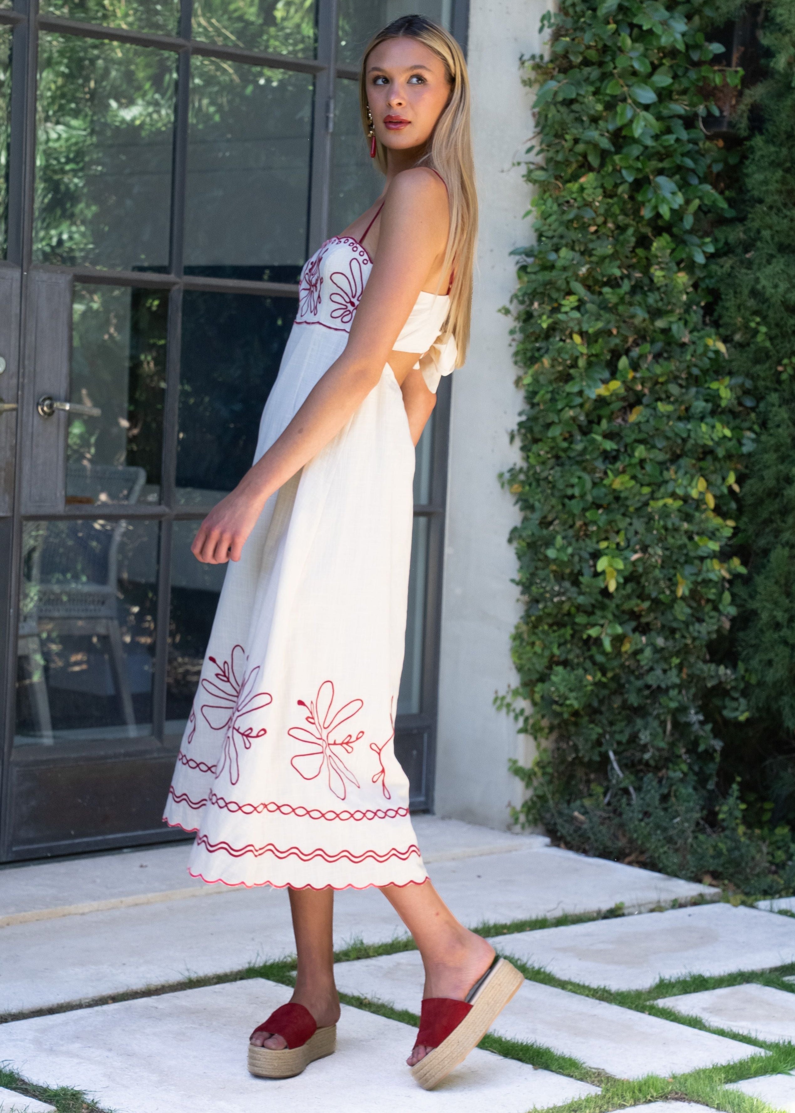 Carol Cream with Red Floral Embroidery Maxi Dress Large