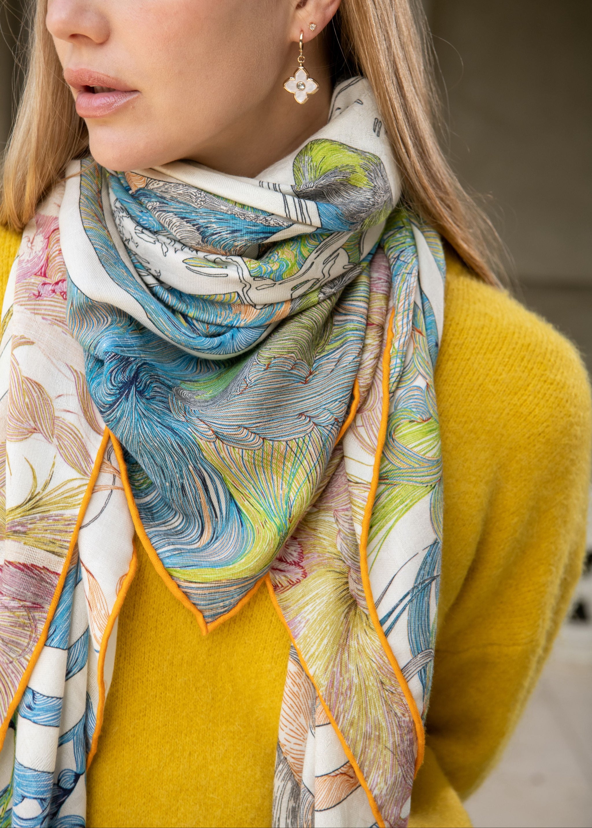 【とりくん】BAL JACQUARDKNITSOCCER SCARF Aubrey Double Sided Multicolor Nature Print Scarf - Teal and Pink